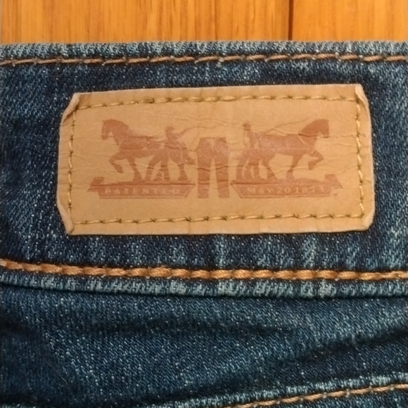 Levi's 529 Curvy Straight Jeans - Picture 6 of 9